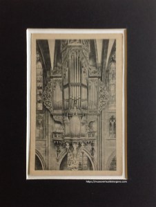 Órgano Cathédrale Notre-Dame de Strasbourg, Francia Foto Felix Luib, editorial de arte Saustalt