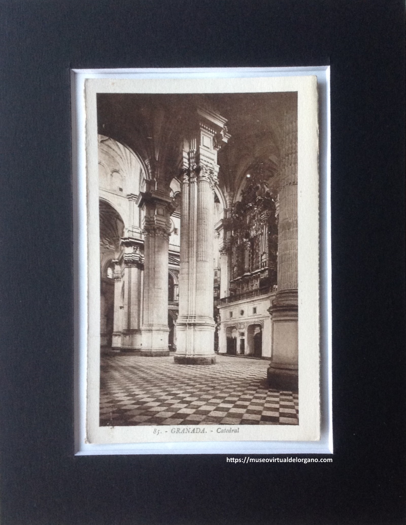 Órganos de la Catedral de Granada, vista desde un lateral. Fotógrafo L. Roisin, Barcelona, c.a. 1920