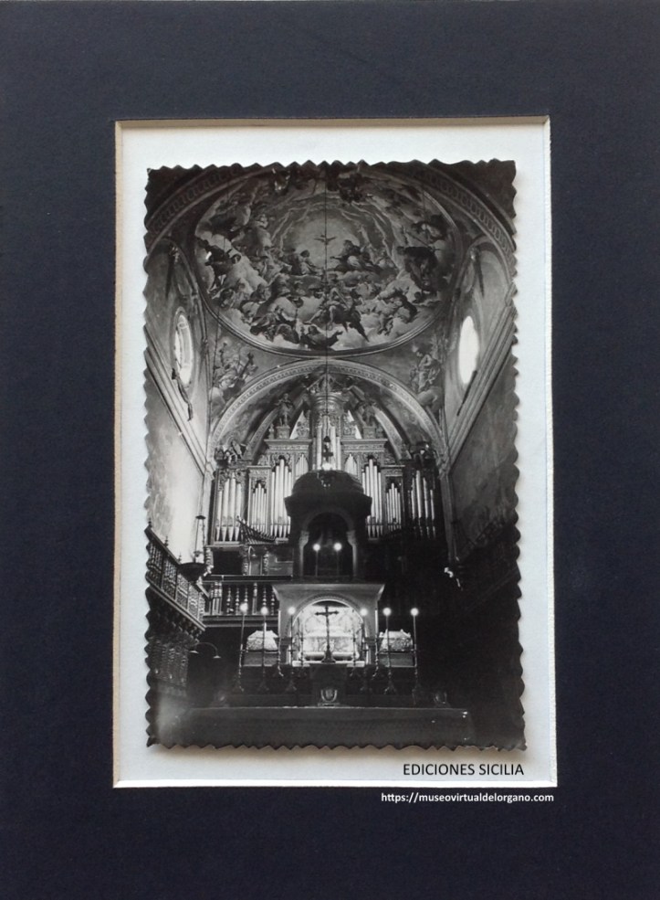 Órgano de la Catedral de Jaca, Huesca, situado en el presbiterio. Ediciones Sicilia, Zaragoza, ca. 1950