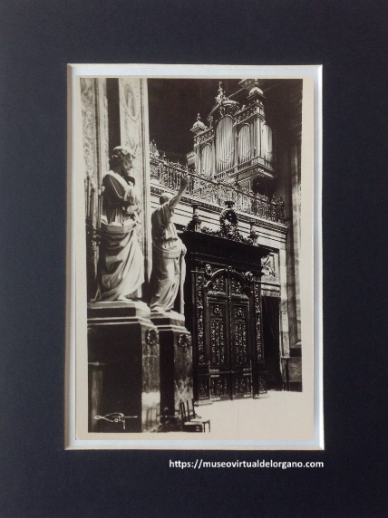 Órgano de San Francisco El Grande. Madrid – San Francisco “El Grande”, cancel de entrada (4,66 x 7 metros), en caoba y nogal (obra de Guirao y Monasterio). Colecciones Loty. P.P.M., ca. 1930