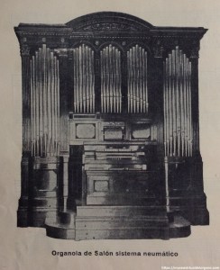 Organola de Salón sistema neumático (detalle). Catálogo Alberdi: órganos, armoniums, pianos. Paseo de Gracia, 126. Barcelona, ca. 1930