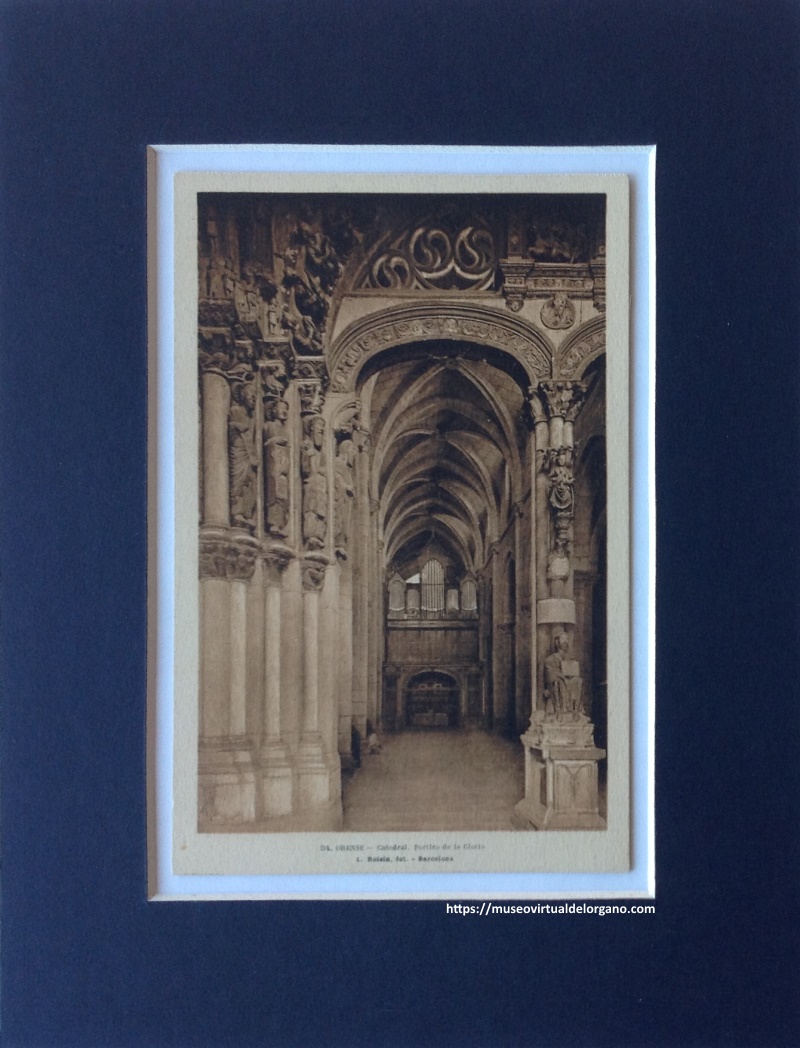 Órgano de la Catedral de Orense, ubicado tras el Portico de la Gloria. Foto L. Roisin, ca.1930