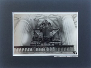 Órgano Colegiata Roa de Duero. Burgos. "Roa de Duero. Nº 11. Órgano y bóveda de la Colegiata". Ediciones Alarde, Oviedo, ca. 1950