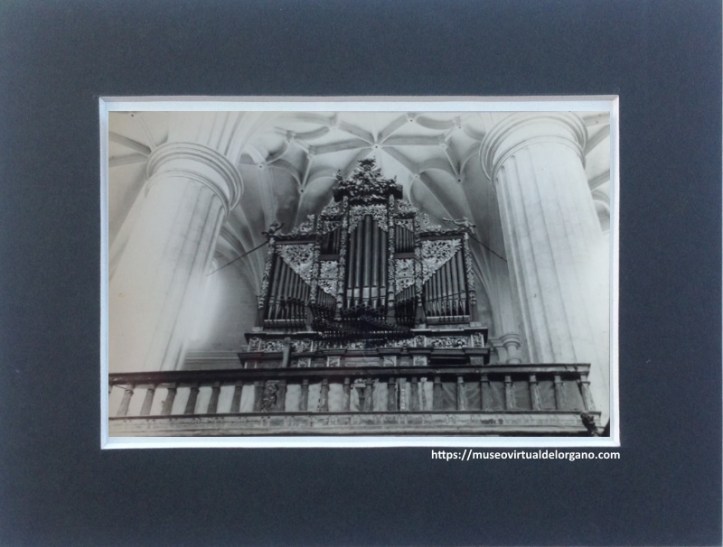 Órgano Colegiata Roa de Duero. Burgos. "Roa de Duero. Nº 11. Órgano y bóveda de la Colegiata". Ediciones Alarde, Oviedo, ca. 1950