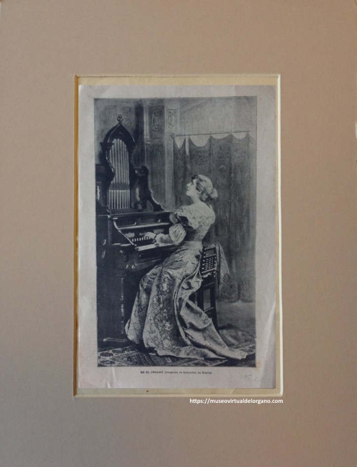 Harmonium con tubos. En el órgano (fotografía de Lafayette, en Dublín. Irlanda). En: La Ilustración Ibérica. Huecograbado, 1895