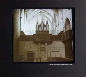 Órgano del Monasterio de Santa María de Pedralbes, Barcelona. Foto: Salvany - Nonell., ca. 1915