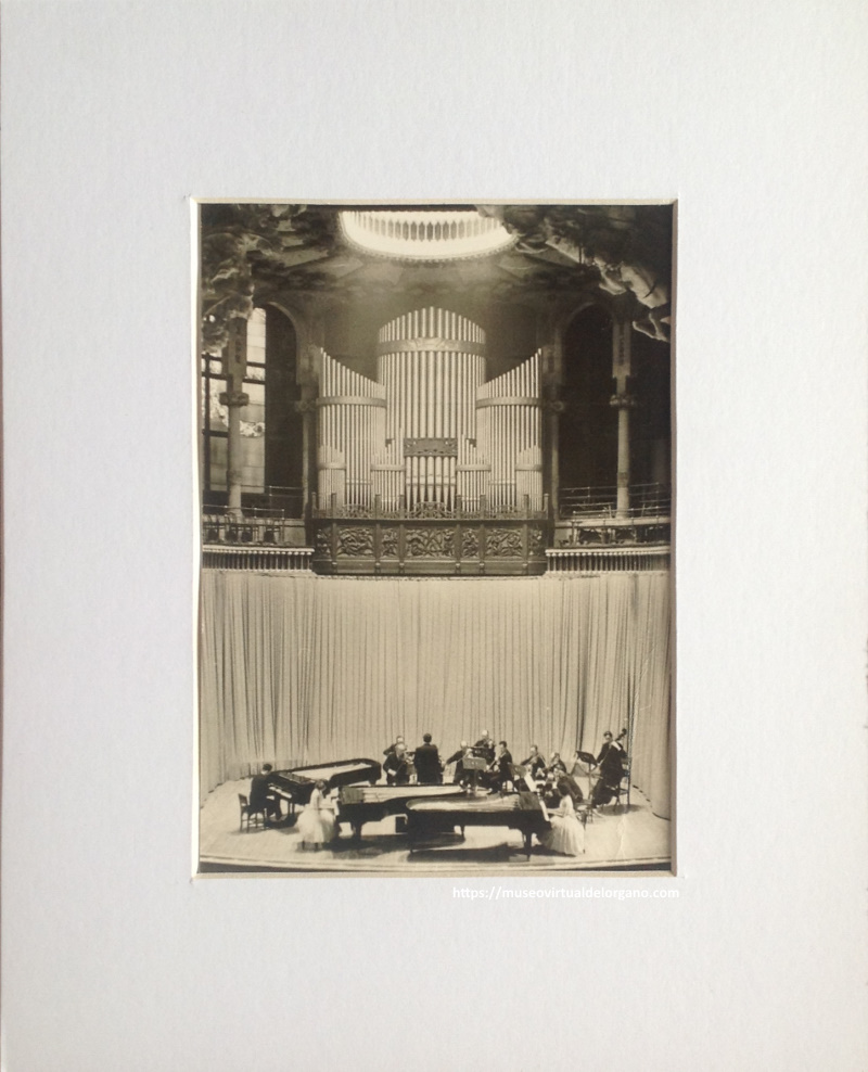 Órgano del Salón de Conciertos del Palacio de la Música Catalana, Barcelona. Fotógrafo Josep Morera Falcó, ca. 1950
