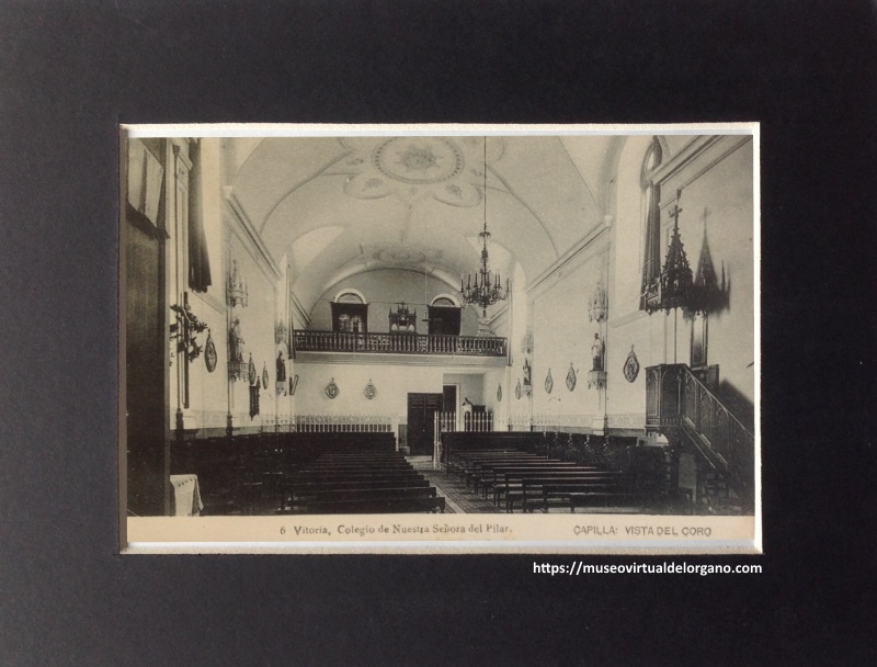Harmonium de la Capilla Colegio de Nuestra Señora del Pilar - vista del coro, R.R. M.M. Ursulinas de Jesús, Vitoria. Fototipia Hauser y Menet, Madrid, ca. 1925