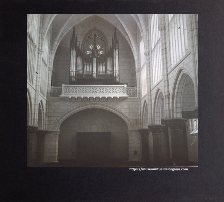 Órgano Cavaillé-Coll/Mutin iglesia del Monasterio de la Visitación de Santa María. Burgos. Cristal positivo estéreo. Fotógrafo Carlos de San Martín, ca. 1930
