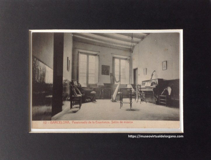 Harmonium del Salón de música. Pensionado de la Enseñanza. Barcelona. Fototipia Thomas, Barcelona, ca. 1910