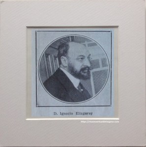 El organista D. Ignacio Eleizgaray tocando el órgano del Salón Otaño y Compañía en la serie de conciertos organizados por la Editorial Música Sacro Hispana, Vitoria. Álava [detalle]. Fotografía Guinea, “Vitoria. Vista interior del Salón Otaño y Compañía”, La hormiga de oro. Ilustración católica, vol. XXXIII, n. 12, 1916, p. 188.