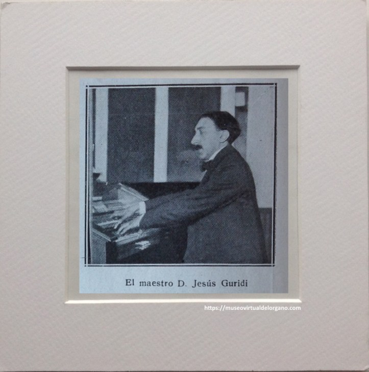 El organista D. Jesús Guridi tocando el órgano del Salón Otaño y Compañía en la serie de conciertos organizados por la Editorial Música Sacro Hispana, Vitoria. Álava [detalle]. Fotografía Guinea, “Vitoria. Vista interior del Salón Otaño y Compañía”, La hormiga de oro. Ilustración católica, vol. XXXIII, n. 12, 1916, p. 188.