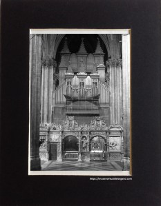 Órgano Catedral del Salvador (La Seo) de Zaragoza, fachada trasera. Ediciones Arribas, Zaragoza, cliché en celuloide, película Valca F-22, grano fino pancromática antihalo, ca. 1950