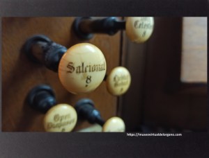 Tiradores de registros, órgano Gray & Davison Co., iglesia Metodista de Lomas de Zamora, Gran Buenos Aires. Argentina. Fotografía Felipe Madinaveitia, 2024