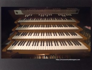 Teclado del órgano Bishop & Sons , Catedral Anglicana de San Juan Bautista, Ciudad Autónoma de Buenos Aires. Argentina. Fotografía Felipe Madinaveitia, 2024