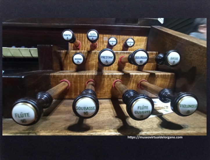 Registros mano derecha órgano Mutin Cavaillé-Coll , iglesia de San Juan Bautista, Ciudad Autónoma de Buenos Aires. Argentina. Fotografía Felipe Madinaveitia, 2024