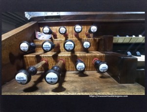 Registros mano izquierda órgano Mutin Cavaillé-Coll , iglesia de San Juan Bautista, Ciudad Autónoma de Buenos Aires. Argentina. Fotografía Felipe Madinaveitia, 2024