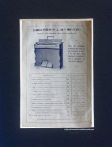 Harmonium nº 2, dit "Mignon". Fabrique d'harmoniums "Les petits-fils de M.Kasriel" à Paris. 6 de la rue Tolain, ca. 1930