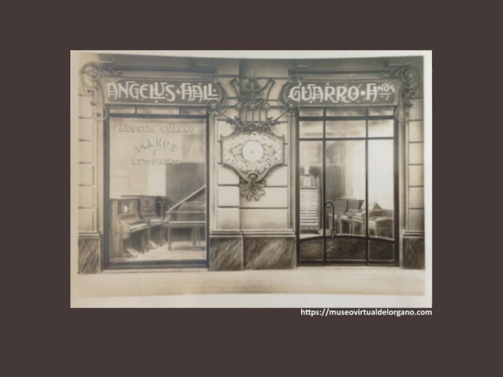 Fachada establecimiento Agustín Guarro, pianos, autopianos, órganos, rollos de música. Catálogo de pianos, Agustín Guarro, Barcelona, ca. 1930