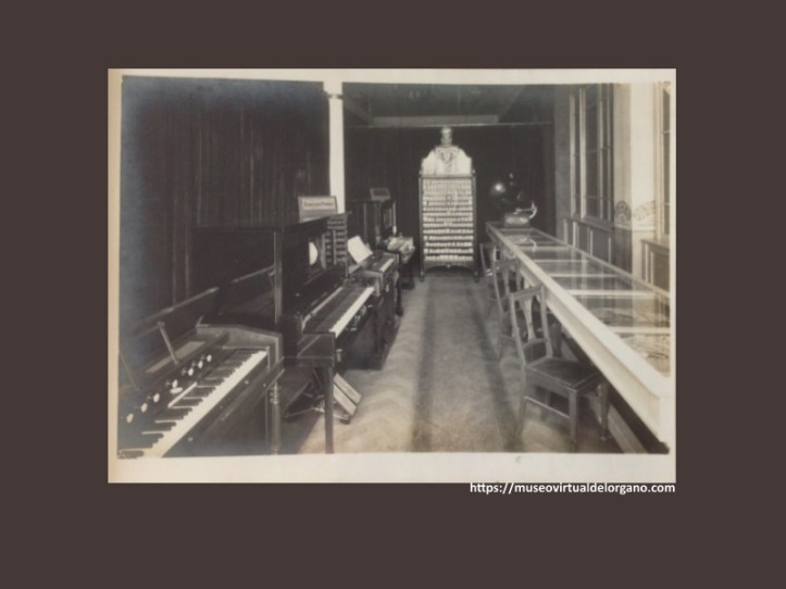 Exposición interior de harmoniums y autopianos. Catálogo de pianos, Agustín Guarro, Barcelona, ca. 1930