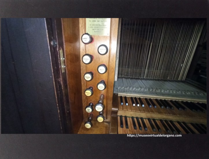 Registros del teclado "Swell" del órgano Bryceson, iglesia anglicana de Todos los Santos, Quilmes, Buenos Aires. Argentina. Fotografía Felipe Madinaveitia, 2024