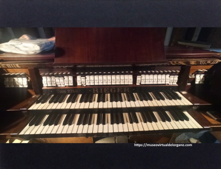 Detalle consola órgano Gebrüder Rieger, iglesia de Santa María, Buenos Aires. Foto Felipe Madinaveitia, Argentina, 2024