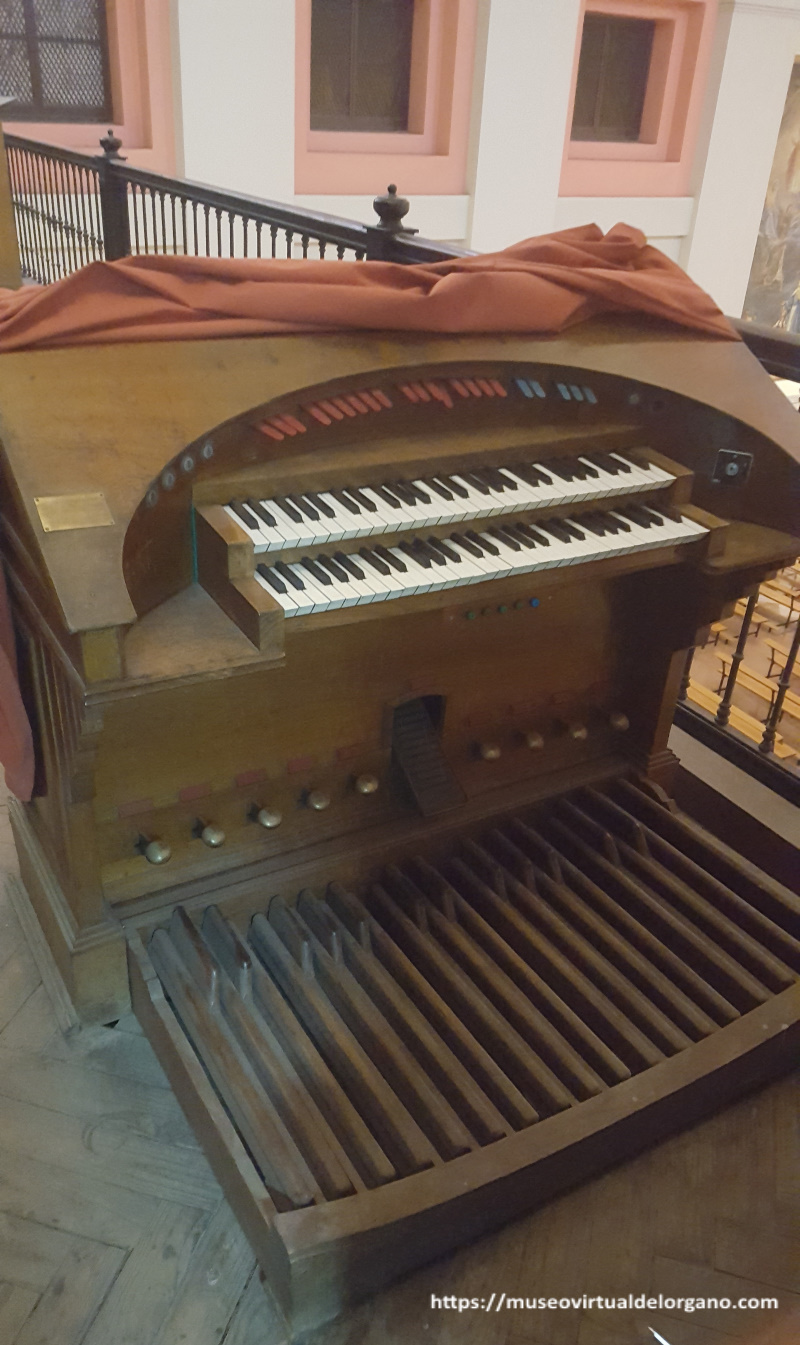 Consola órgano OESA, Organería Española S.A., iglesia San Antonio de Cuatro Caminos. Madrid. Foto José Luis García Blanco, 2024