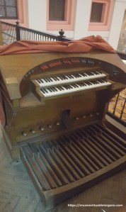 Consola órgano OESA, Organería Española S.A., iglesia San Antonio de Cuatro Caminos. Madrid. Foto José Luis García Blanco, 2024