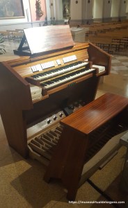 Consola orgamusik, órgano OESA, Organería Española S.A., iglesia San Antonio de Cuatro Caminos. Madrid. Foto José Luis García Blanco, 2024