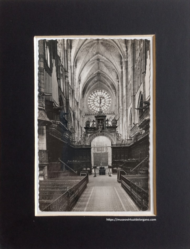 Órgano Organería Española S.A. (O.E.S.A.) Catedral de León. Foto Ed. Arribas, Zaragoza, ca. 1955