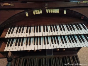 Disposición del órgano OESA, Organería Española S.A., capilla del Hospital San Rafael. Madrid. Foto José Luis García Blanco, 2025
