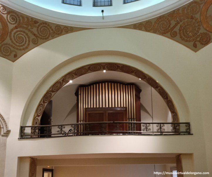 Órgano OESA, Organería Española S.A., capilla del Palacio Oriol, sede del actual Campus Monte del Pilar Universidad Corporativa MAPFRE, El Plantío. Madrid. Foto José Luis García Blanco, 2025