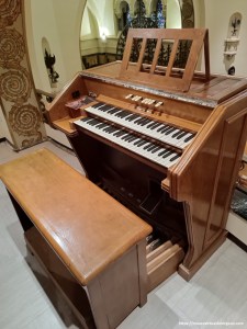 Consola del órgano OESA, Organería Española S.A., capilla del Palacio Oriol, sede del actual Campus Monte del Pilar Universidad Corporativa MAPFRE, El Plantío. Madrid. Foto José Luis García Blanco, 2025