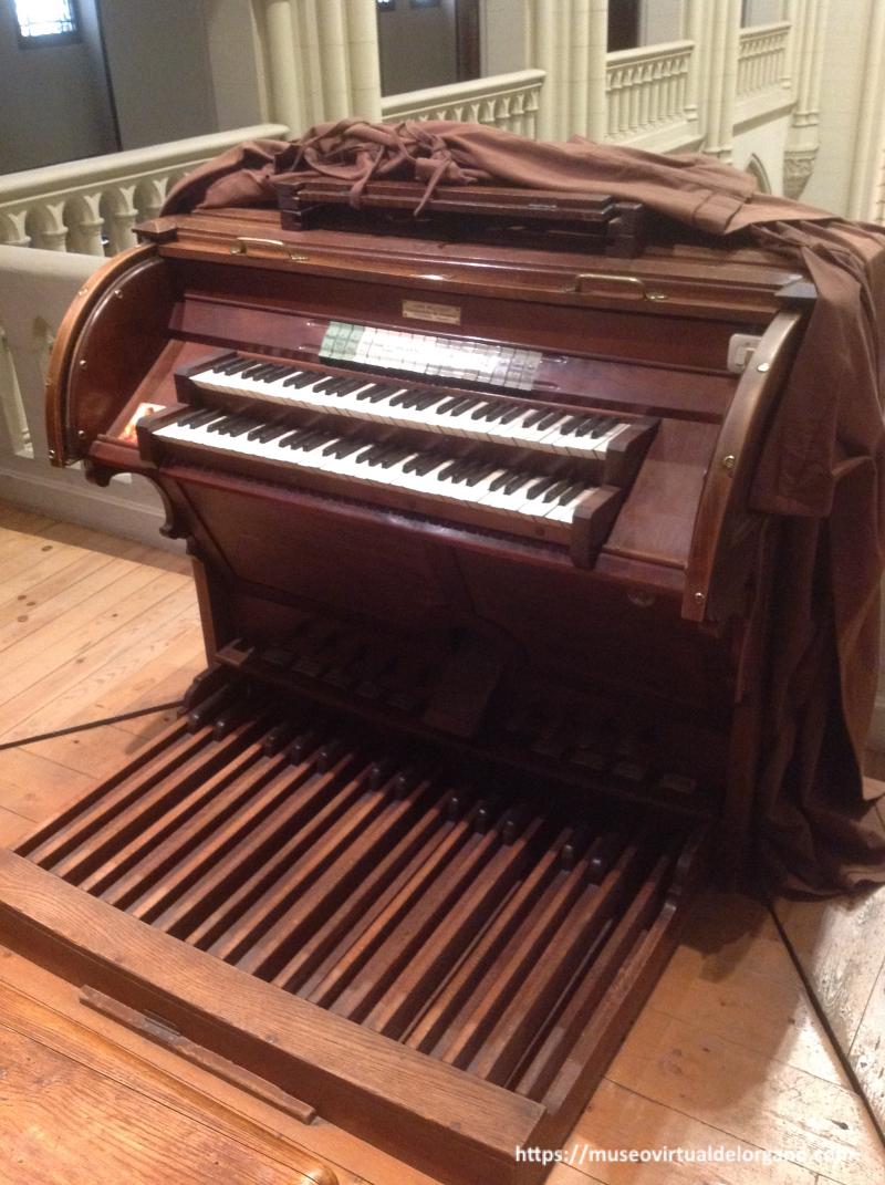 Consola del órgano Juan Melcher, iglesia RR. Hijas de María Inmaculada (Casa Madre). Madrid. Fotografía José Luis García Blanco, 2026