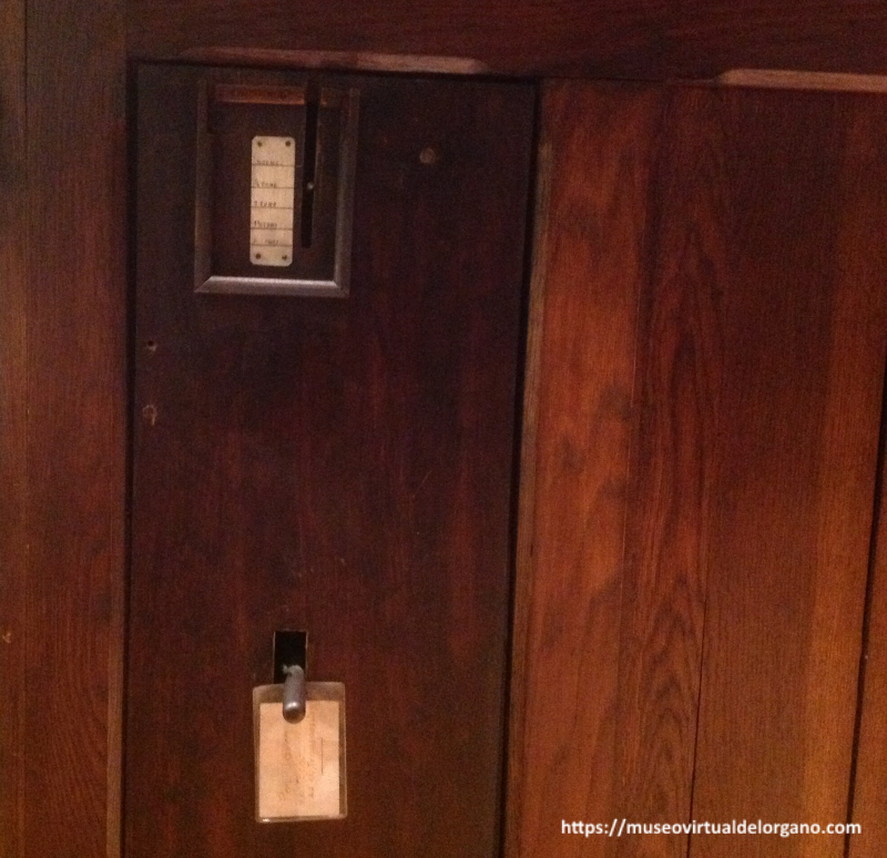 Transpositor del órgano Juan Melcher, iglesia RR. Hijas de María Inmaculada (Casa Madre). Madrid. Fotografía José Luis García Blanco, 2026