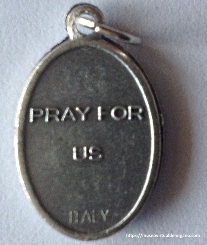 Medalla devocional de Santa Cecilia (St. Cecily). Italia, ca. 1950-1965, en aleación de aluminio. Reverso: inscripción «PRAY FOR US» y marca de origen «ITALY».