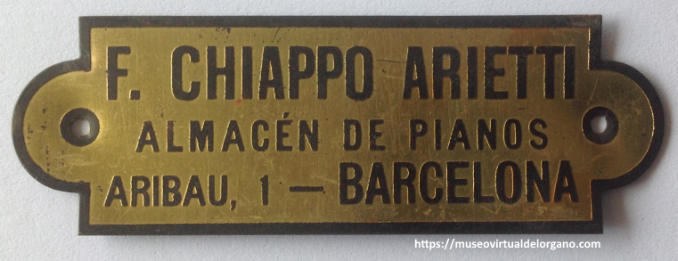 Placa F. Chiappo Arietti, Almacén de pianos, Aribau, 1. Barcelona, ca. 1935–1945