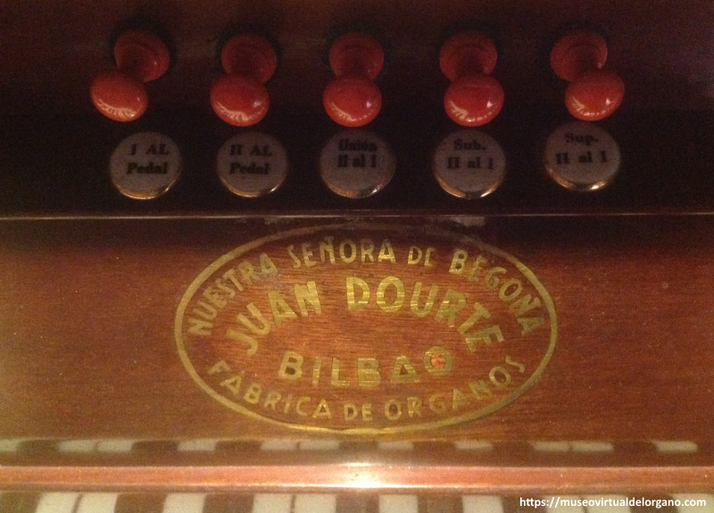 Placa Juan Dourte, Órgano iglesia del colegio Divina Pastora. Madrid. Fotografía José Luis García Blanco, 2026